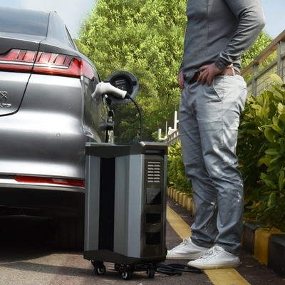Un generatore solare ricaricabile all'aperto da 4000 watt per l'emergenza dell'automobile