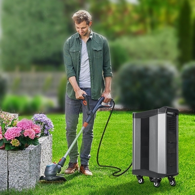 Una centrale elettrica portatile all'aperto da 2500 watt per gli sbocchi di CA di CPAP 3x110V